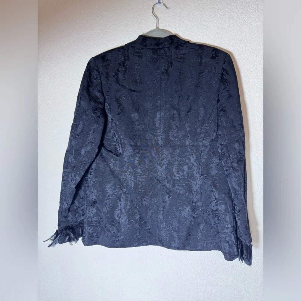 Albert Nipon Women’s Black with Silver Specks Textured Jacket Feather Cuffs 8